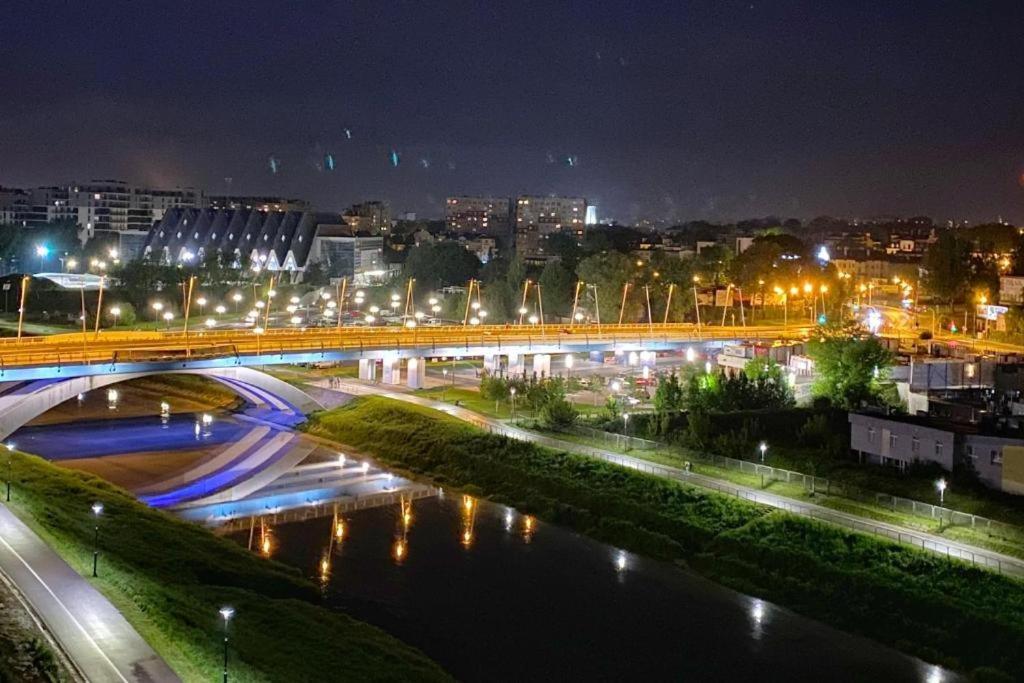 Capital Towers - Apartament Pop-Art Z Widokiem Na Rzeke Rzeszow Dış mekan fotoğraf